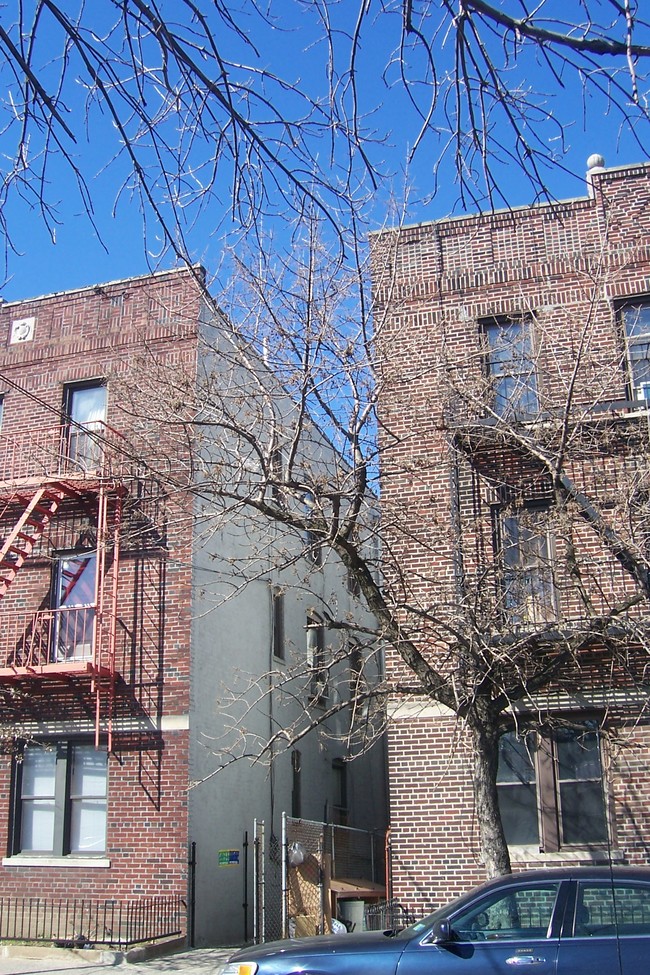 18-79 Troutman St in Flushing, NY - Building Photo - Building Photo