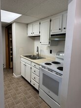 225 E Orvis St, Unit Unit 1 in Massena, NY - Foto de edificio - Building Photo