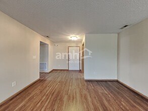 10525 Kensil St in Indianapolis, IN - Building Photo - Building Photo