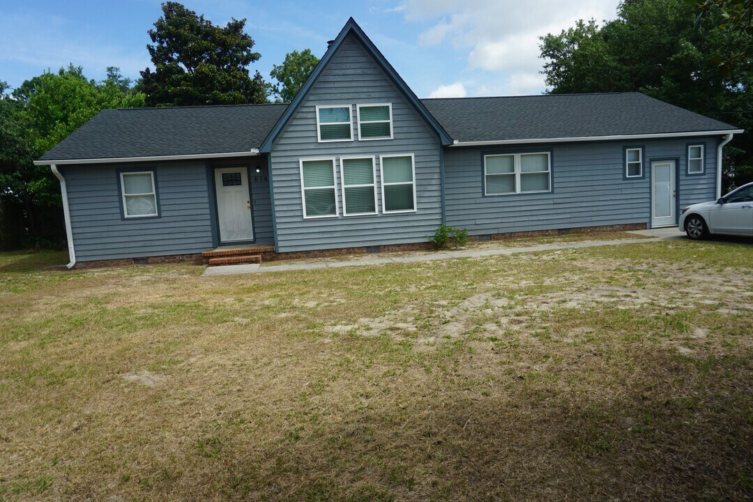 814 Lorraine Dr in Wilmington, NC - Building Photo