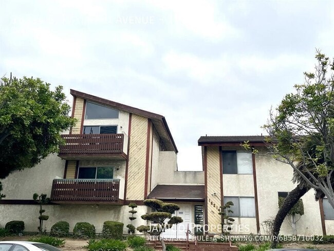 property at 15214 S Raymond Ave