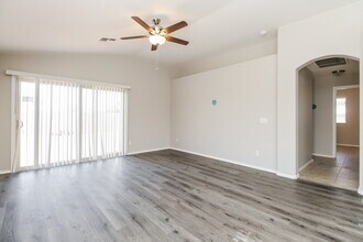 3724 W Pleasant Ln in Phoenix, AZ - Foto de edificio - Building Photo