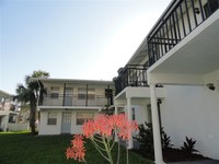 Beachside Apartments in Daytona Beach, FL - Foto de edificio - Building Photo