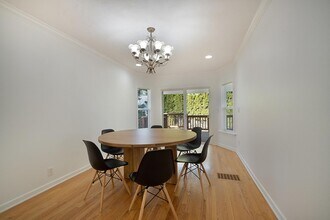 4713 N Willamette Blvd in Portland, OR - Building Photo - Building Photo