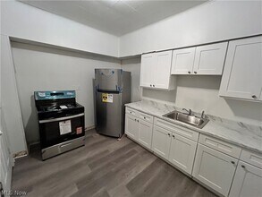 2232 W 103rd St in Cleveland, OH - Foto de edificio - Building Photo