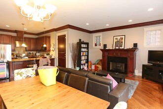 1446 W Fullerton Ave, Unit G05C in Chicago, IL - Building Photo - Building Photo