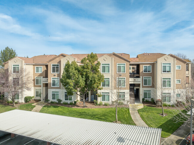 Laguna Creek in Elk Grove, CA - Foto de edificio - Building Photo