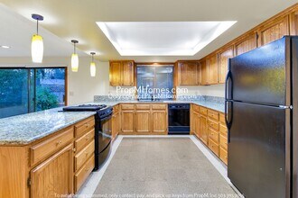 15860 Boones Way in Lake Oswego, OR - Building Photo - Building Photo