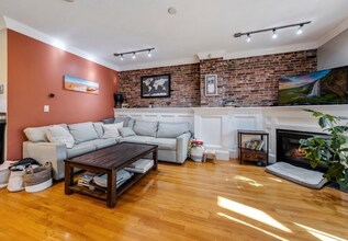 673 E 2nd St, Unit 1 in Boston, MA - Building Photo - Building Photo