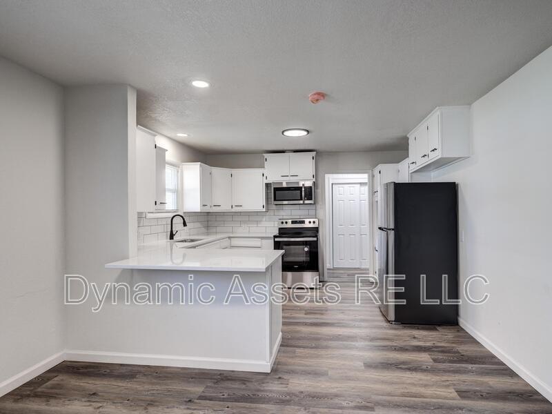 1902 N Joplin St in Pittsburg, KS - Building Photo