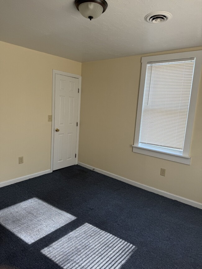 375 Elm St, Unit 3R in Fitchburg, MA - Building Photo - Building Photo