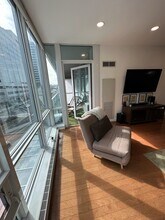 20 Newport Pkwy, Unit 503 in Jersey City, NJ - Building Photo - Building Photo