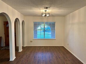 328 E Johnson St in Hewitt, TX - Building Photo - Building Photo