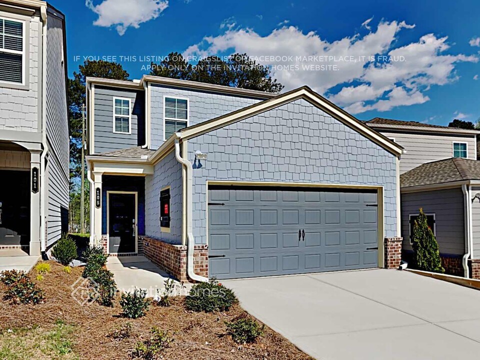 105 Webster Cir in Holly Springs, GA - Foto de edificio