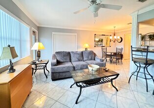 242 Coventry K in West Palm Beach, FL - Building Photo - Building Photo