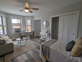 372 Hazel Ave, Unit C8 in Glencoe, IL - Building Photo