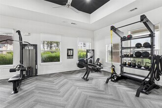 14807 Woodland Hills Dr in Humble, TX - Foto de edificio - Building Photo