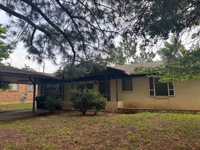 property at 1806 S Travis Ave
