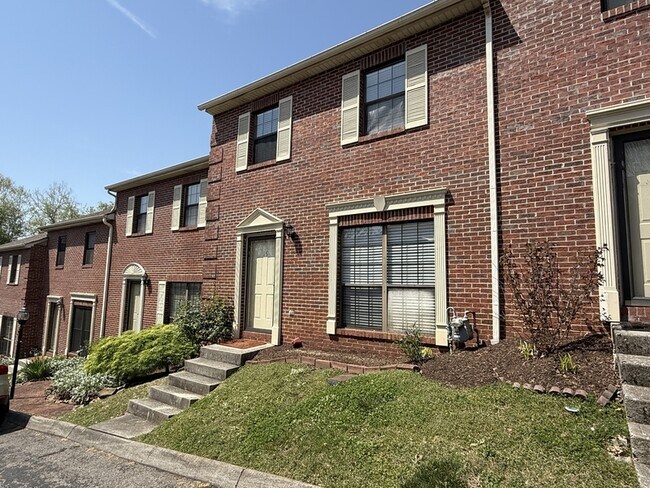 437 S Gallaher View Rd in Knoxville, TN - Building Photo - Building Photo