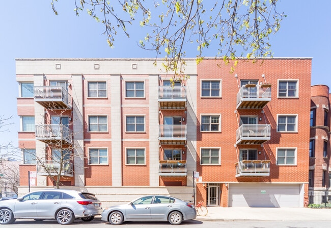property at 4616 N Kenmore Ave