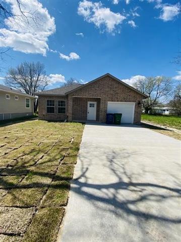 506 Robinson St Photo