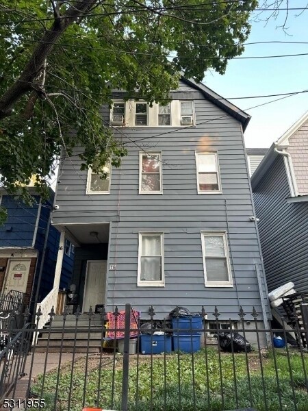 16 Alexander St-Unit -1 in Newark, NJ - Building Photo