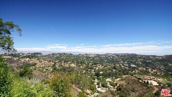 2724 Angelo Dr in Los Angeles, CA - Building Photo