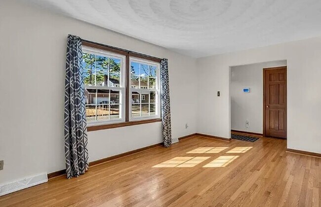 561 Summit Ridge Dr in Chesapeake, VA - Building Photo - Building Photo