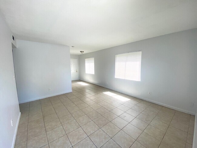 217 57th Ave E in Bradenton, FL - Foto de edificio - Building Photo