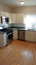 101 Waltham St, Unit 102 in Watertown, MA - Foto de edificio - Building Photo