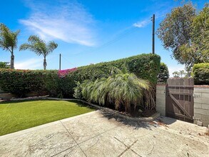 4135 Clairemont Dr in San Diego, CA - Building Photo - Building Photo