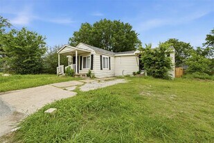 1214 Jones St in Greenville, TX - Building Photo
