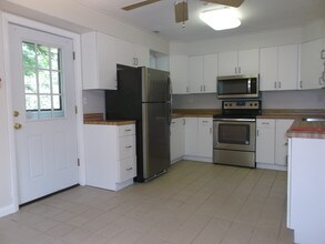 38 Benedict St, Unit 1 in Norwalk, CT - Building Photo - Building Photo