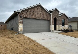 309 Langdon Grv in Lockhart, TX - Building Photo - Building Photo