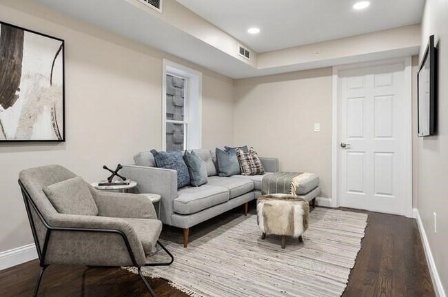 229 Maverick St in Boston, MA - Building Photo - Building Photo