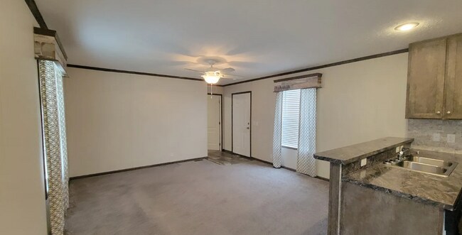 204 Birch Ln in Columbus, MI - Foto de edificio - Building Photo