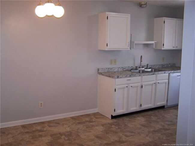 6836 Winthrop Dr in Fayetteville, NC - Building Photo - Building Photo