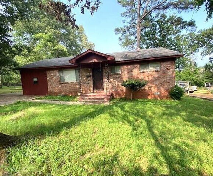 3646 Southland Dr in Jackson, MS - Building Photo
