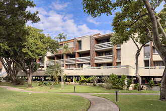 Poinciana Manor in Kailua, HI - Foto de edificio - Primary Photo