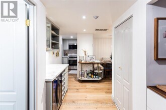9-209 Greenbriar Rd in Toronto, ON - Building Photo - Building Photo