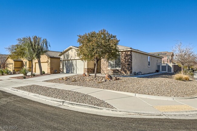 184 Crested Creek Ave in Henderson, NV - Building Photo - Building Photo