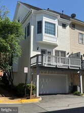 8861 Ashgrove House Ln in Vienna, VA - Building Photo - Building Photo