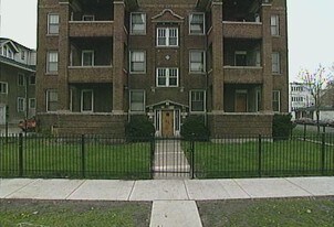 5467 W Augusta Blvd in Chicago, IL - Building Photo