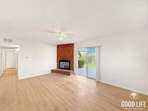 570 La Rue Way in El Cajon, CA - Foto de edificio - Building Photo