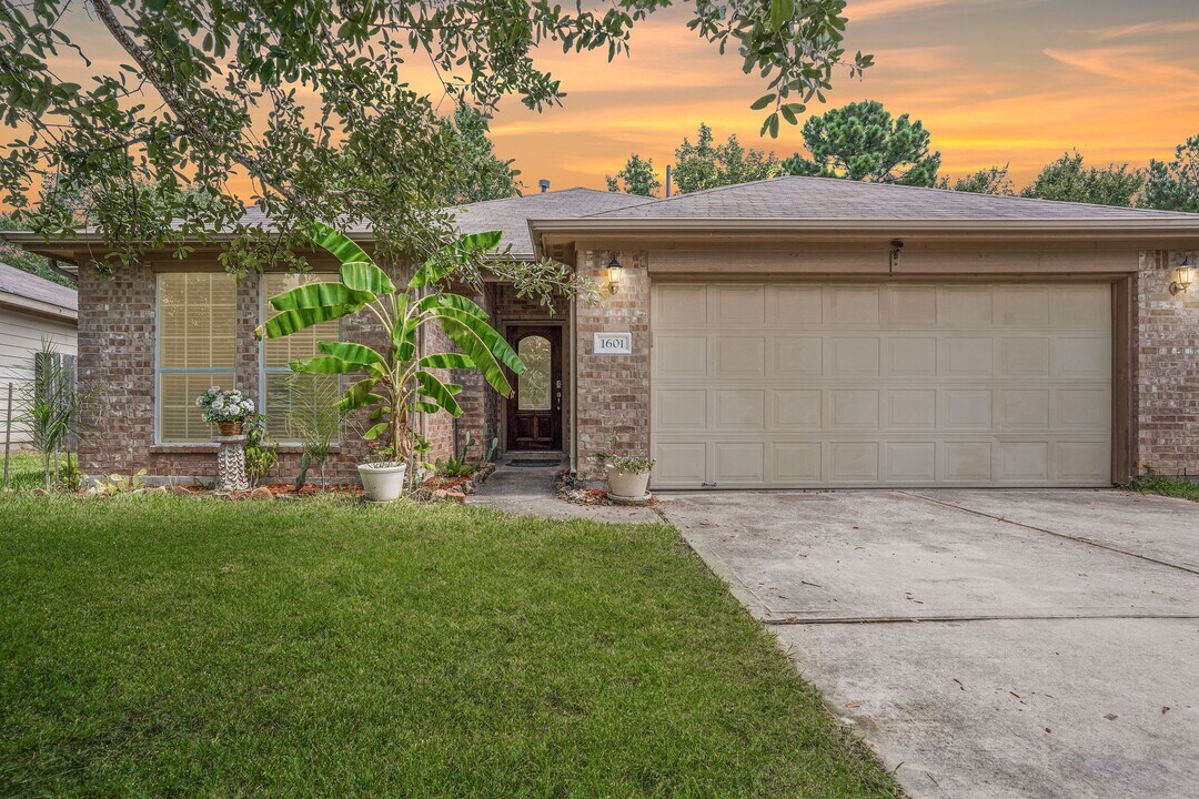 1601 Katydid Ct in Conroe, TX - Building Photo