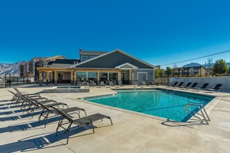 Ridgeline Parkway Apartments in Spanish Fork, UT - Foto de edificio - Building Photo