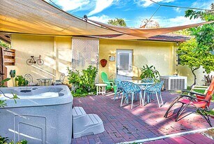 5880 SW 32nd Terrace in Fort Lauderdale, FL - Building Photo