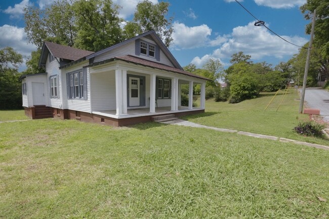 property at 326 E 5th St