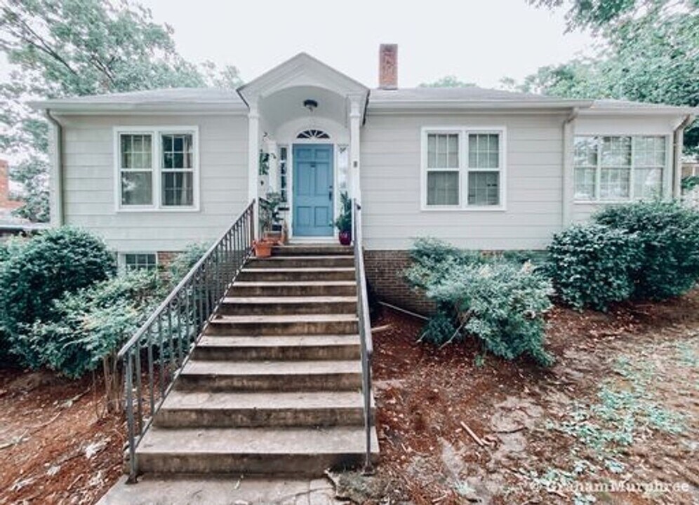 11 Page Ave in Starkville, MS - Building Photo