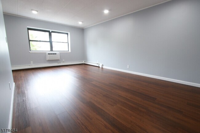 149 Main St in Millburn, NJ - Building Photo - Building Photo